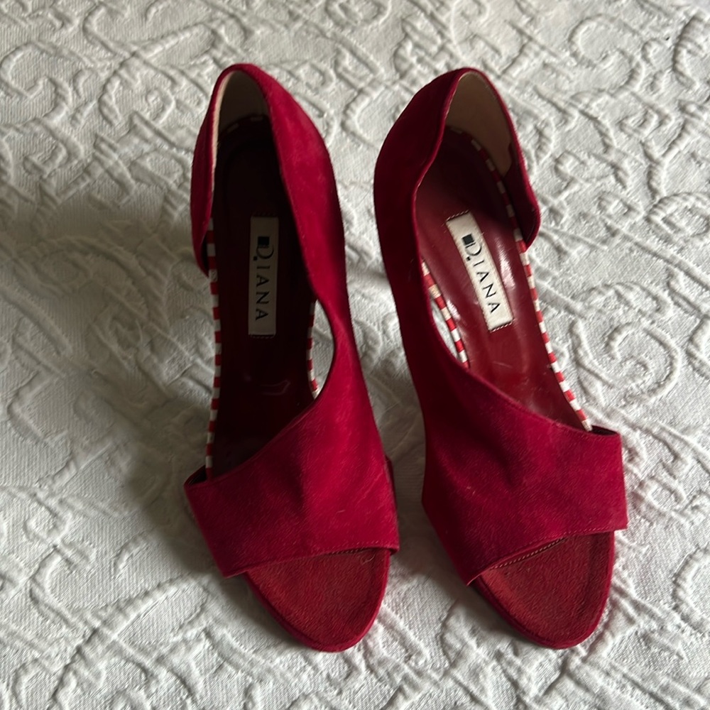 VINTAGE red diana strappy heels 👠